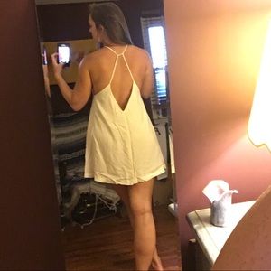 Cute cream colored Tobi mini dress with open back!